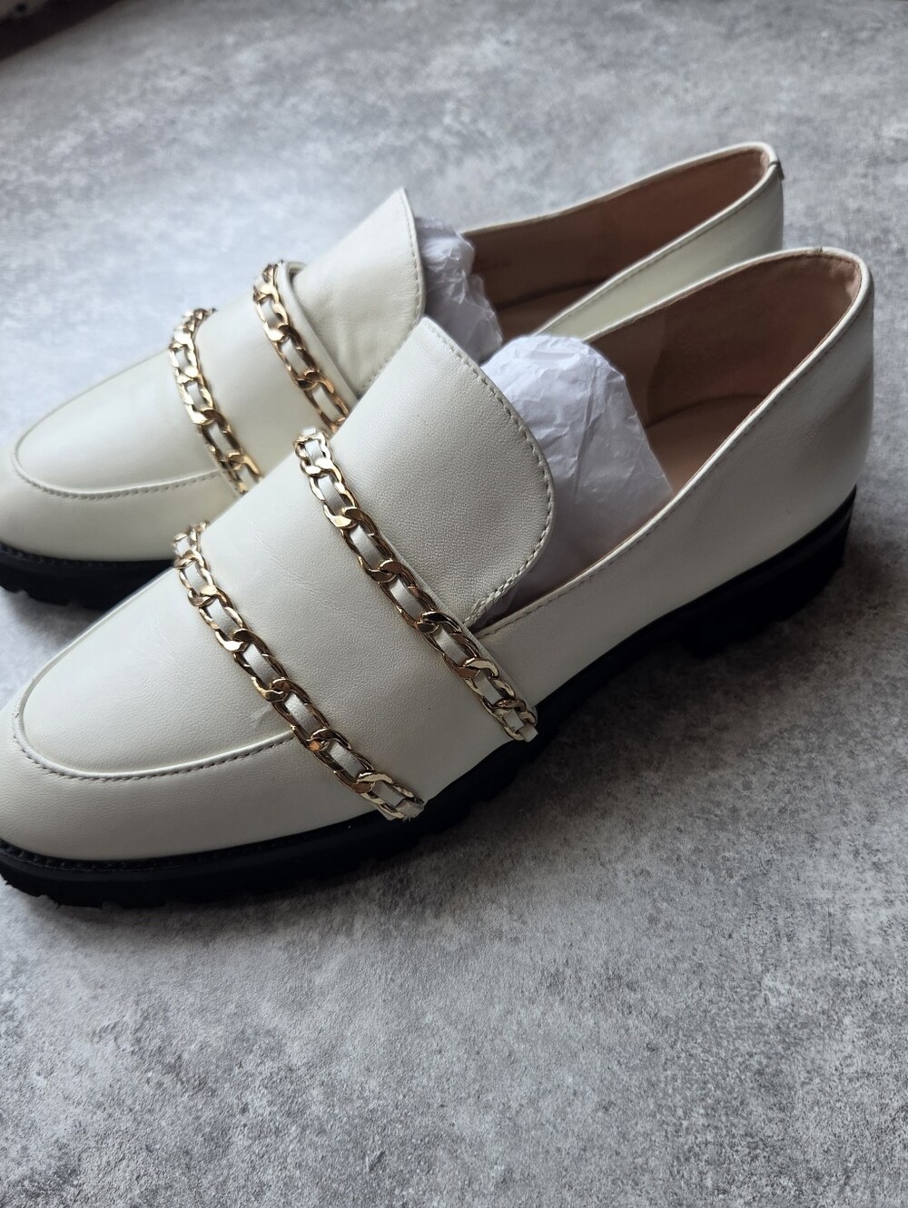 Karl Lagerfeld Paris Irene  Cream Leather Chain-Accent Loafers Size 7M/37.5B